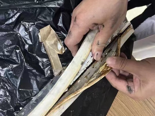 硅膠板粘接鋁板怎么選擇膠水，九點為您推薦耐250℃高溫結構密封膠